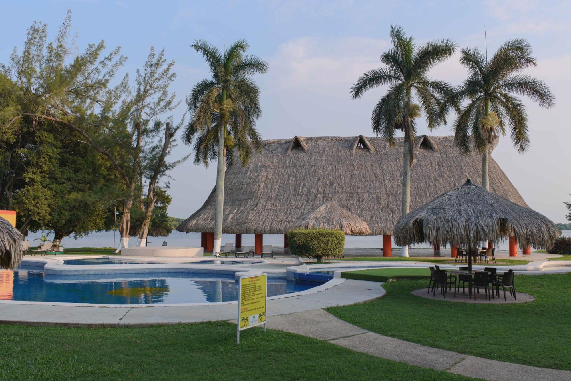 Hotel Terranova Coatzacoalcos Extérieur photo Club Campestre de San José, a private club in San José de la Paz, Guatemala
