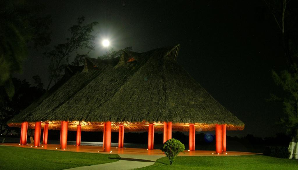 Hotel Terranova Coatzacoalcos Extérieur photo The Great Hall at night