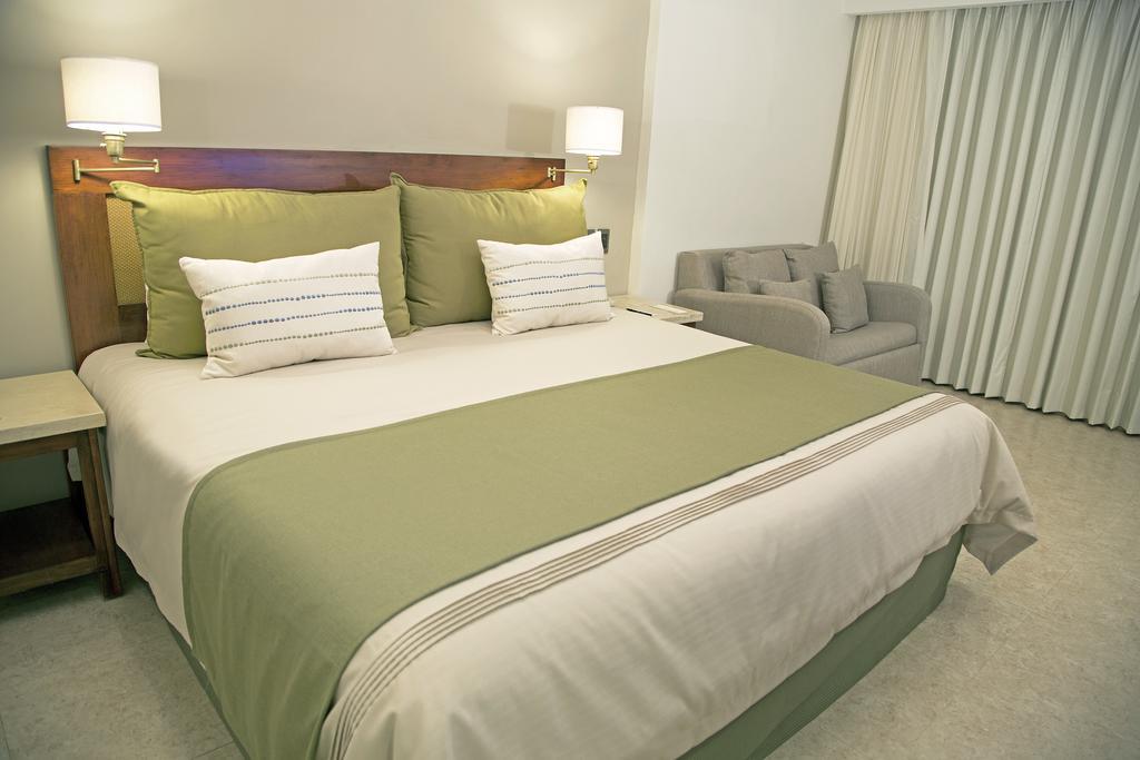 Hotel Terranova Coatzacoalcos Extérieur photo A bed with a bed runner