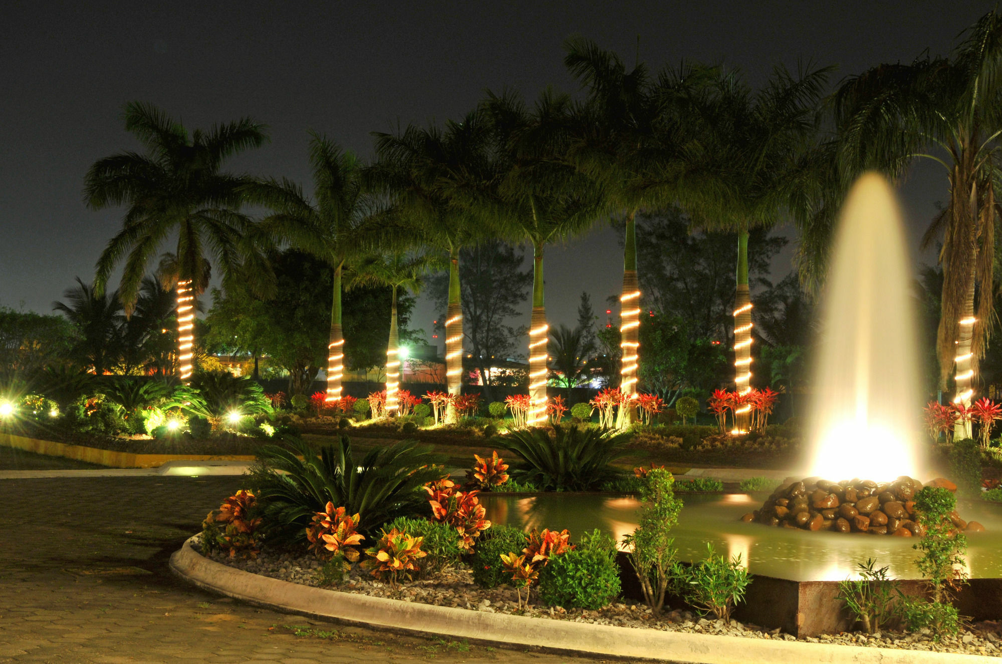 Hotel Terranova Coatzacoalcos Extérieur photo Fountains at the Gardens