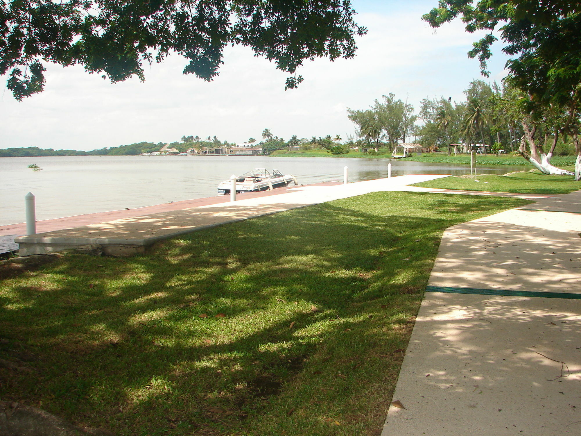 Hotel Terranova Coatzacoalcos Extérieur photo View of the lake